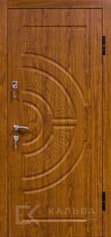 Фото «Стальная дверь с меандром снаружи и филёнками внутри №528»